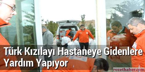 Türk Kızılayı Hastaneye Gidenlere Yardım Yapıyor